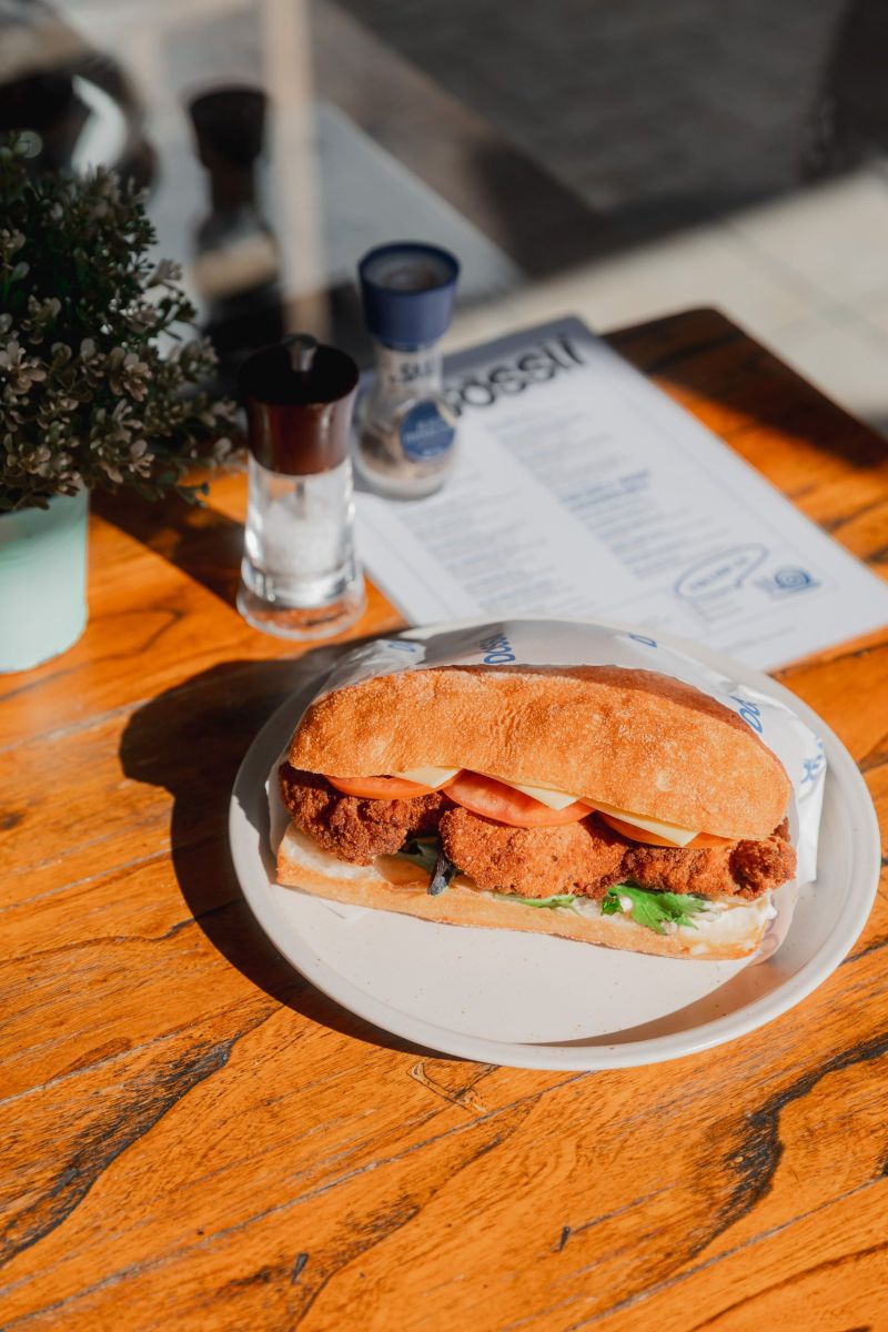 Schnitzel roll on Dossii branded paper beside the menu